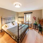 Vakantiehuis Group House In Belgium With Large Garden *