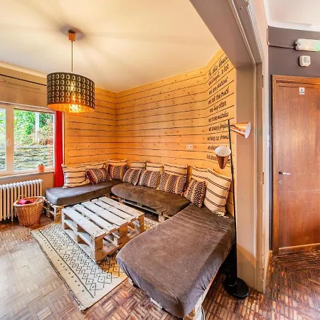Hébergement de vacances Beautiful Group House With Large Garden&2 Terraces *