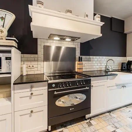 Hébergement de vacances Beautiful Group House With Large Garden&2 Terraces