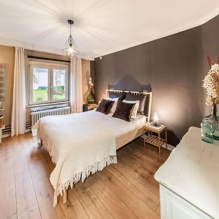 Hébergement de vacances Beautiful Group House With Large Garden&2 Terraces *